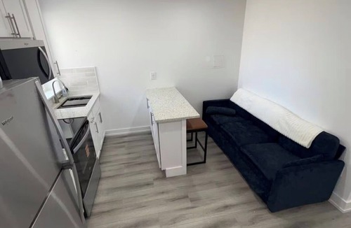 South Philadelphia Apartment | 2-bed apartment in vibrant South Phila neighborhood walking distance to stadiums