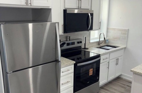 South Philadelphia Apartment | 2-bed apartment in vibrant South Phila neighborhood walking distance to stadiums