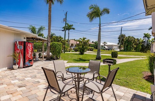 Biggar Apartment | 2 Bed Cozy Cottage with BBQ & Heated Pool - Near Beach!