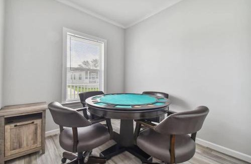 Dade City House | 2 Bed Cozy Home, Dade City, Pickle Ball and Pool
