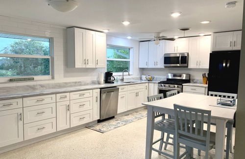 Venice Gardens House | 2 Bed w/Private Pool on Canal/Cul-de-sac, minutes from the Beach, Dog friendly