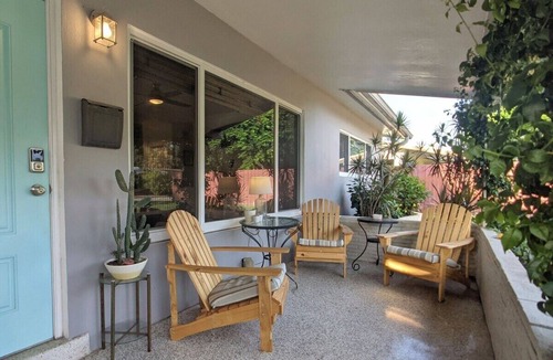 Middle River Terrace House | 2 bedroom, 1 bathroom home, 2 kayaks, around the corner from neighborhood dock