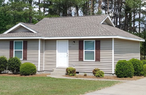 Dublin House | 2 bedroom 2 bath house in quiet neighborhood