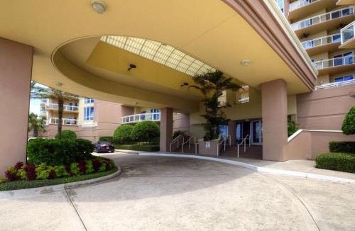 Daytona Beach Apartment | 2 Bedroom 2 Bath Luxury condo with Oversized Patio & Outdoor Grill.