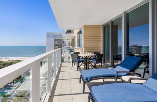 Marco Island Villa | 2 bedroom/2 bath Marriott's Crystal Shores Villa Poolside Floor 6th-15th