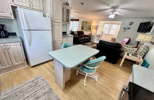 Nettles Island House | 2-bedroom, 2-bathroom home is situated on a prime corner lot