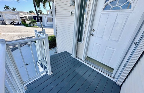 Nettles Island House | 2-bedroom, 2-bathroom home is situated on a prime corner lot