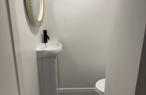 Oak Lane - East Oak Lane Apartment | 2-bedroom apartment in tranquil Philadelphia with AC