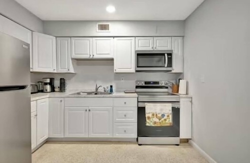 Riviera Beach Apartment | 2 bedroom apt, enjoy baseball WiFi close to the Beach & Rapids