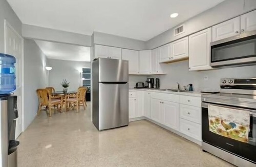 Riviera Beach Apartment | 2 bedroom apt, enjoy baseball WiFi close to the Beach & Rapids