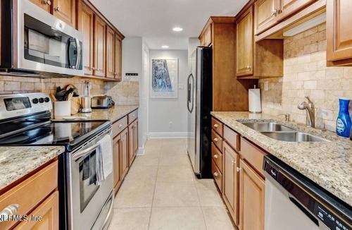 Sawgrass Condo | 2 Bedroom Condo 417669 by Houzlet