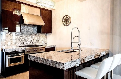 Bal Harbour Condo | 2 Bedroom Condo 326030 by Houzlet