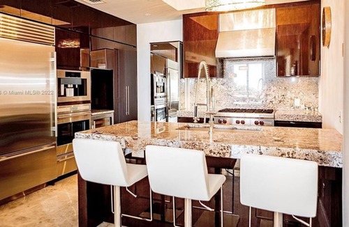 Bal Harbour Condo | 2 Bedroom Condo 326030 by Houzlet