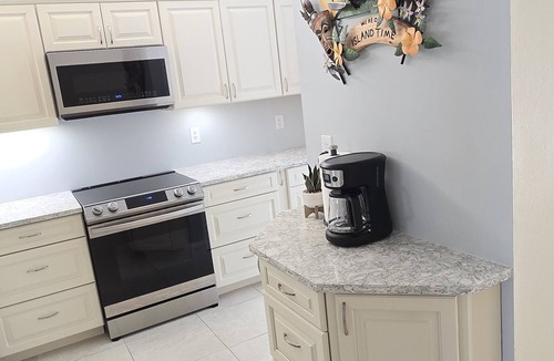 Lely Golf Estates Condo | 2-bedroom condo in Naples. Close to Marco Island, Naples Pier and the Everglades
