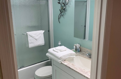 Clemson Condo | 2-bedroom condo in tranquil Clemson with cool AC, walkable to campus.