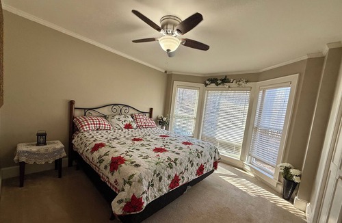 Cornelia Other | 2-bedroom farmhouse on the Chattahoochee River. Kayaking, fishing, hot tub.