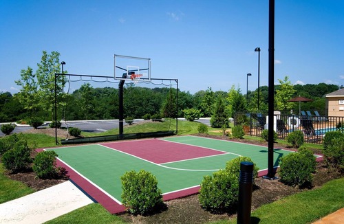 Cheyney Condo | 2 Bedroom | Free Breakfast. Seasonal Outdoor Pool