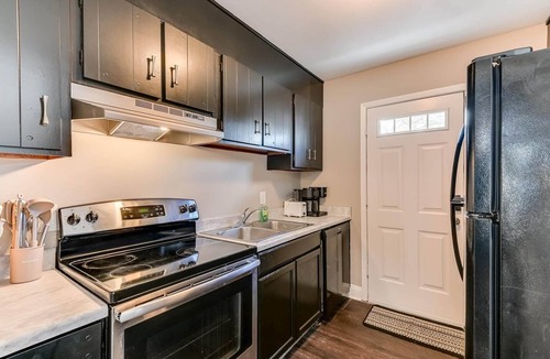 Summerville House | 2 Bedroom Furnished Townhome Augusta 2482C