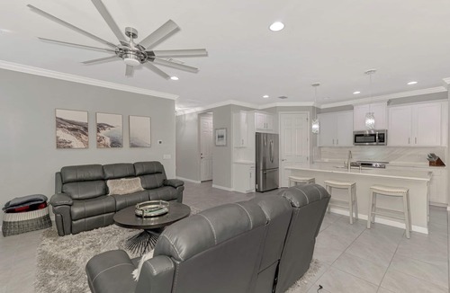 Gran Paradiso House | 2-bedroom house in Venice-Wellen Park - Short-Term Rental - 2 Months Minimum