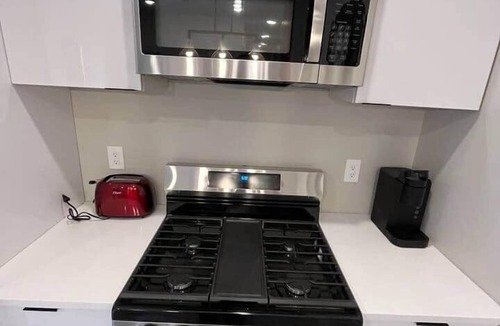 South Philadelphia Apartment | 2 bedroom on Broad st close to Wells fargo unit4