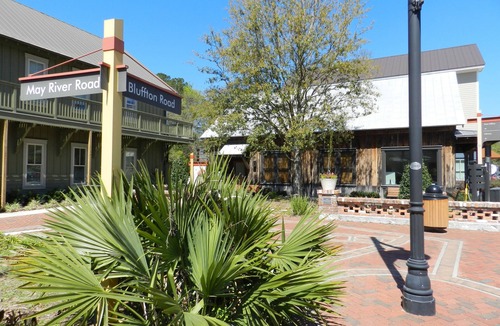 Bluffton Villa | 2 Bedroom Retreat with Private Balcony