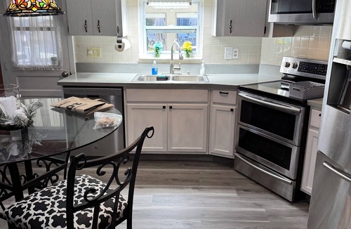 Homosassa Cottage | 2-bedroom sleeps 4, waterfront cottage and mooring near Homosassa Springs