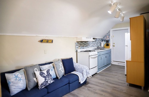 Long Branch Apartment | 2 Bedroom Sleeps 6. 1 blocks from Pier Village. Incl 4 Beach Badges