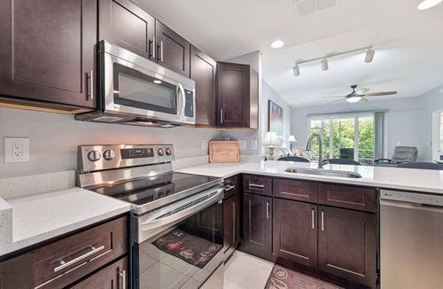 Majestic Palms Villa | 2-bedroom villa in welcoming Fort Myers with WiFi, AC, minutes from beach