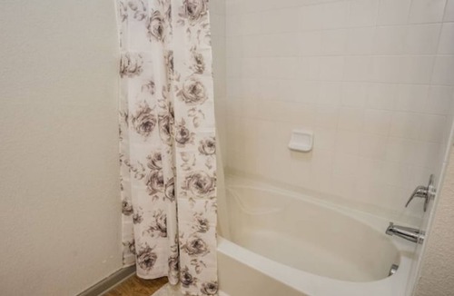 Paw Creek Apartment | 2 BedRooms with 2 Full Bathroom