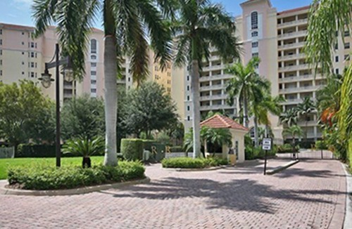 Vanderbilt Beach Condo | 2 Blocks From The Beach With Beautiful Bay And Gulf Views In The Distance -.