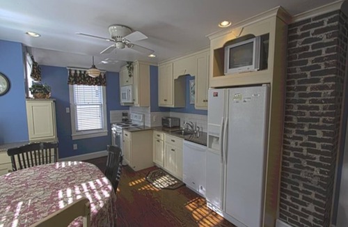 Cape May House | 2 Blocks to Beach & Shopping. 4 Bedrooms, Sleeps 8 Guests.