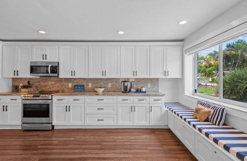 Deerfield Beach House | 2 blocks to the beach-Dock-Ocean Access boating-Pool-Grill-Fully updated-Tikihut