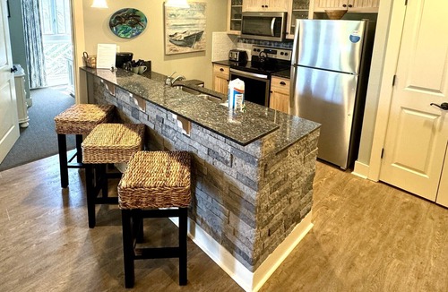 Baytowne Wharf Condo | 2 BR/2 BA With 6 Seater Golf Cart, Village of Baytowne Wharf