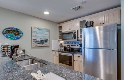 Baytowne Wharf Condo | 2 BR/2 BA With 6 Seater Golf Cart, Village of Baytowne Wharf