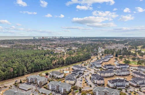 Central Myrtle Beach Apartment | 2 BR Condo, in sought after Myrtlewood! retreat Sleeps 4!