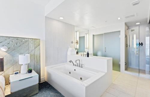 Central Beach Apartment | 2 BR Luxury Beach Apartment with Resort Amenities