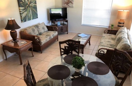 Laurel Villa | 2 BR VILLA SUITE w/queen bed