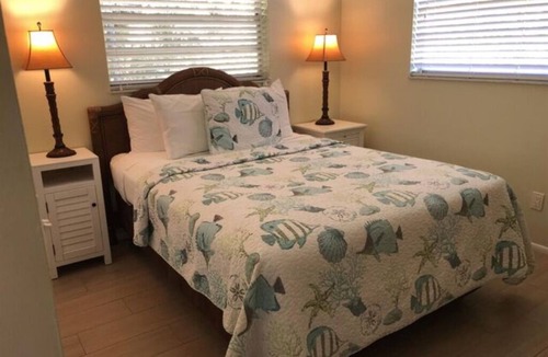 Laurel Villa | 2 BR VILLA SUITE w/queen bed