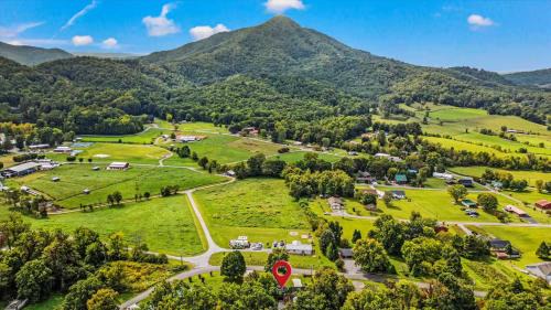 Wears Valley House | 2 Cabins in One- Mtn Views - Hot Tub - Fenced Yard