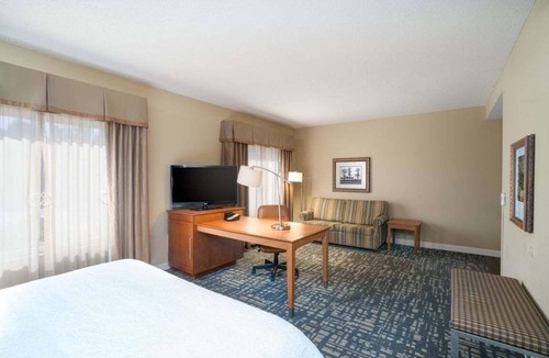 Murfreesboro Hotel | 2 Connecting Suites at a Hotel