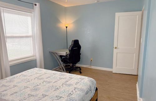 Southside House | 2 COZY BeDRooM WITH HUGE YARD