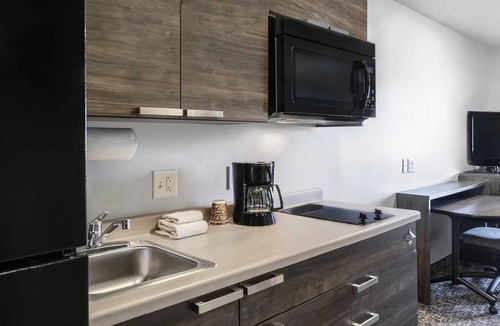 Pooler House | 2 Cozy Rooms with Kitchen and Laundry Facilities for Extended or Short Stays