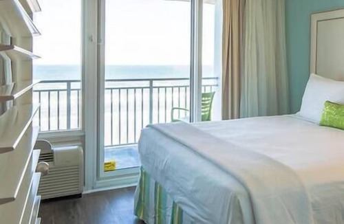 Daytona Beach Shores Hotel | 2 Daytona SeasBreeze Resort, Pool, Hot Tub
