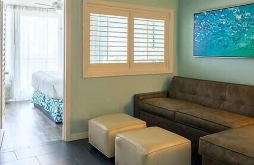 Daytona Beach Shores Hotel | 2 Daytona SeasBreeze Resort, Pool, Hot Tub