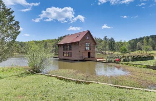 Argo House | 2 Docks + Paddleboard: Lakefront Alabama Retreat!