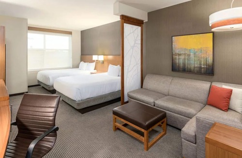 Greenville Downtown Apartment | 2 Double Queen Rooms + Sofa Beds, Outdoor Pool! Walk to Peace Center