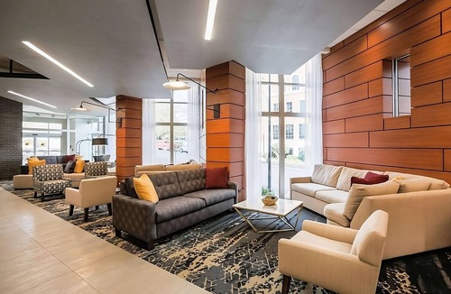 Greenville Downtown Apartment | 2 Double Queen Rooms + Sofa Beds, Outdoor Pool! Walk to Peace Center