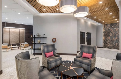 Greenville Downtown Apartment | 2 Double Queen Rooms + Sofa Beds, Outdoor Pool! Walk to Peace Center