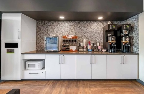 Biggar Hotel | 2 Elegant Units Near Lakes Regional Park - 2.6 mi | Onsite Pool | Free Breakfast