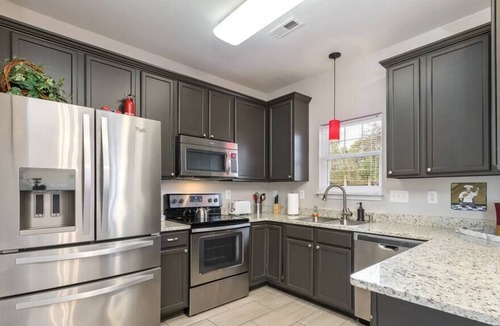 Ponderosa - Wingate House | 2 Entire Homes ~ Fit 28ppl ~ Min to Airport/Uptown
